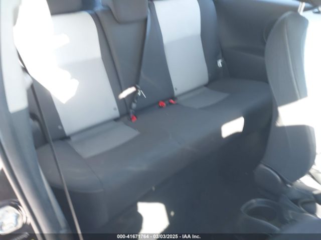 VNKJTUD39JA095958 Toyota YARIS LE