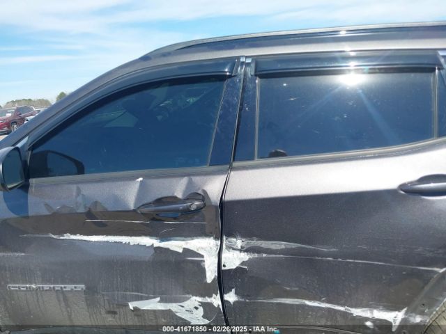 3C4NJDBB2JT230751 Jeep Compass Latitude 4x4