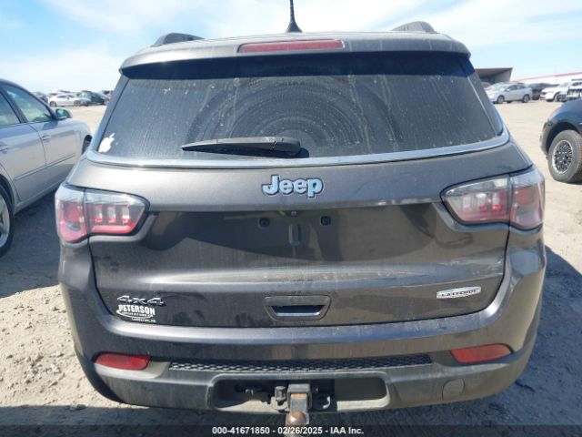 3C4NJDBB2JT230751 Jeep Compass Latitude 4x4