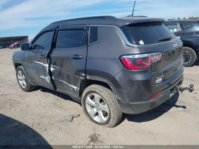 3C4NJDBB2JT230751 Jeep Compass Latitude 4x4