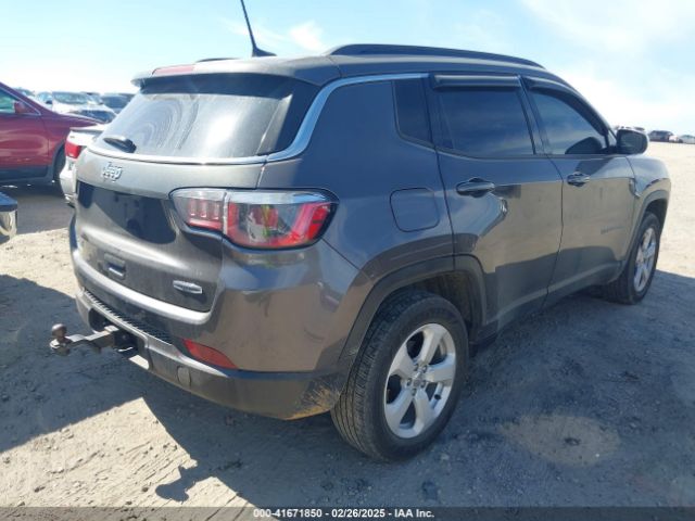 3C4NJDBB2JT230751 Jeep Compass Latitude 4x4