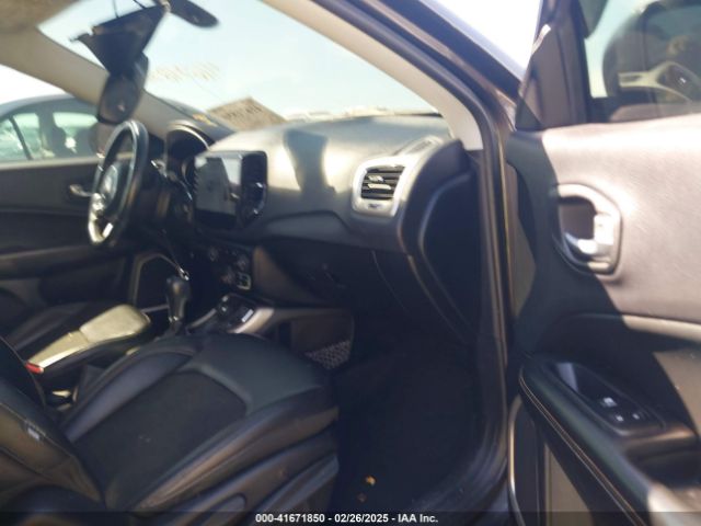 3C4NJDBB2JT230751 Jeep Compass Latitude 4x4