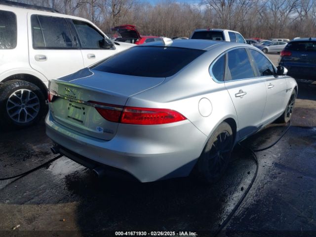 2016 JAGUAR XF SAJBJ4BV7GCY16669 Photo 3