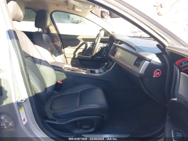 2016 JAGUAR XF SAJBJ4BV7GCY16669 Photo 4