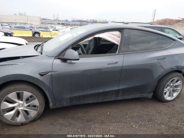 7SAYGDED0PF922882 Tesla Model Y Rwd