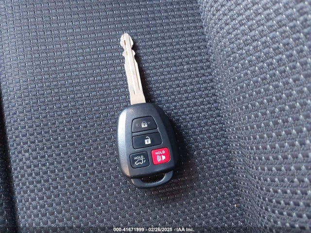 Toyota Rav4 Xle 2017 JTMRFREVXHD205022 Image 11