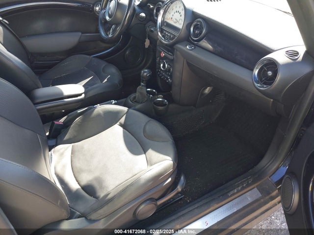 2011 MINI COOPER S CLUBMAN WMWZG3C5XBTY36859 Photo 4