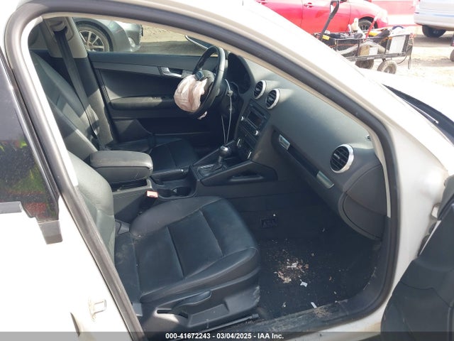 2011 AUDI A3 WAUBJBFM6BA062315 Photo 4