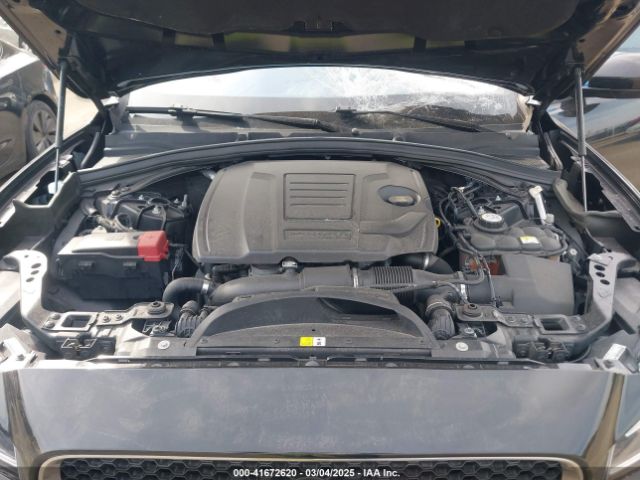 SADCJ2GX9JA237496 Jaguar F-pace 30t Premium