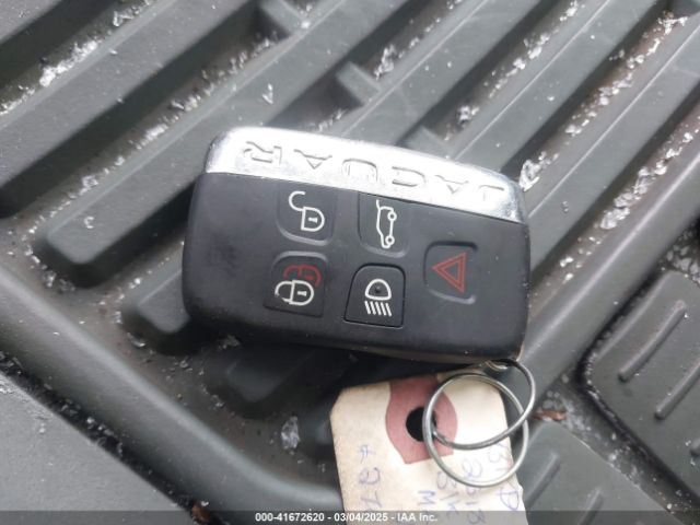SADCJ2GX9JA237496 Jaguar F-pace 30t Premium