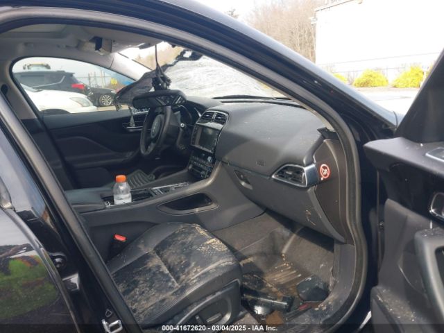 SADCJ2GX9JA237496 Jaguar F-pace 30t Premium