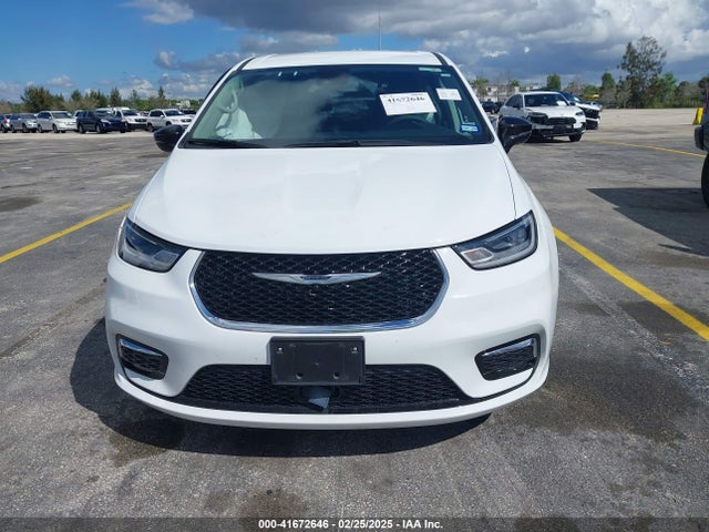 Chrysler Pacifica Touring L 2024 2C4RC1BG7RR145568 Image 12