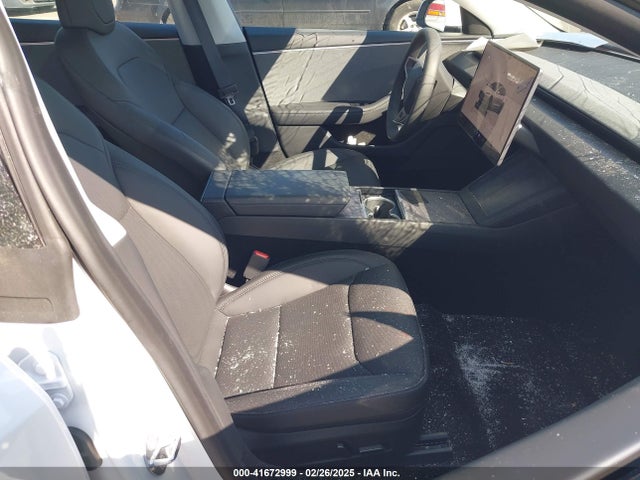 2025 TESLA MODEL 3 5YJ3E1EA2SF912817 Photo 4