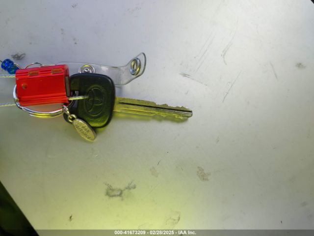 VNKKTUD3XHA085387 Toyota YARIS L