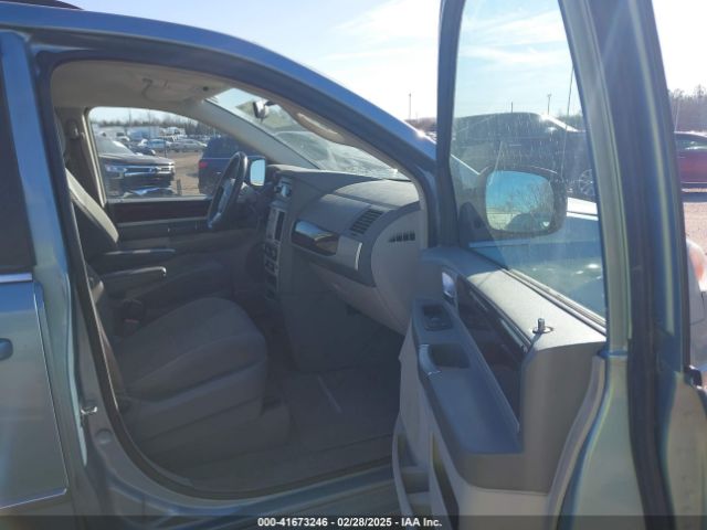 2010 CHRYSLER TOWN & COUNTRY 2A4RR5D13AR308522 Photo 4