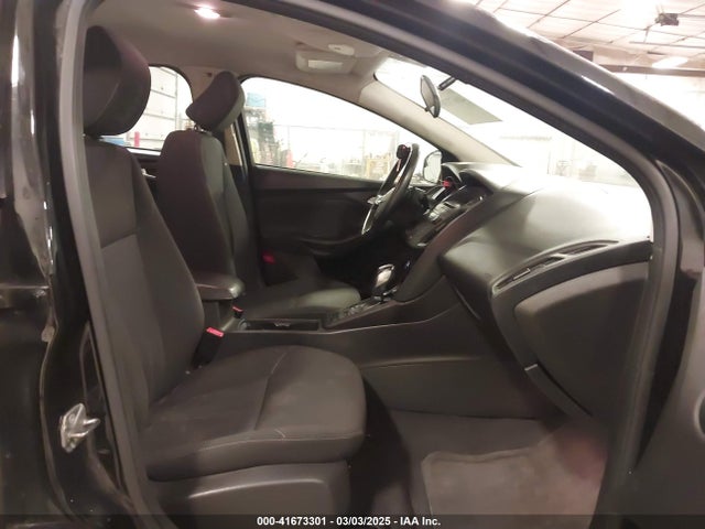 1FADP3F24FL255450 Ford FOCUS SE