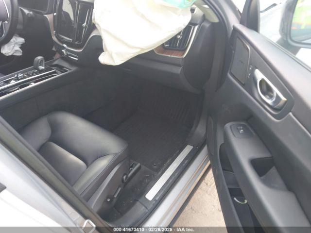 2023 VOLVO XC60 RECHARGE PLUG-IN HYBRID YV4H60DW3P1240046 Photo 4