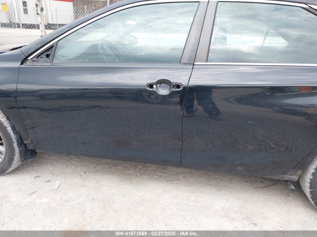 41673569 :رقم المزاد ، 4T1BF1FK1FU902594 vin ، 2015 Toyota Camry Se مزاد بيع