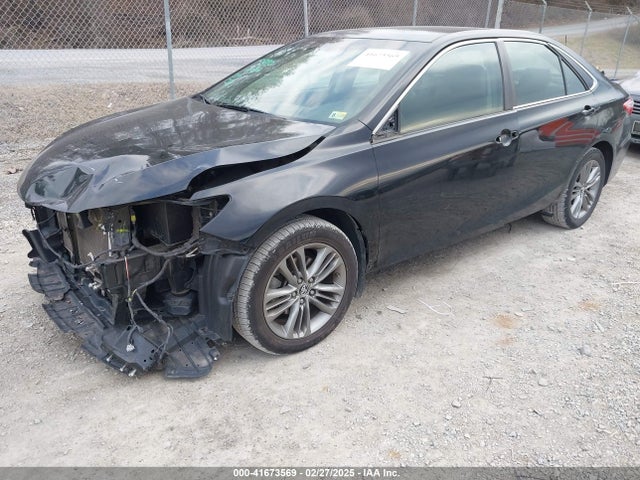 41673569 :رقم المزاد ، 4T1BF1FK1FU902594 vin ، 2015 Toyota Camry Se مزاد بيع