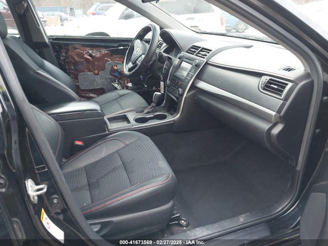 41673569 :رقم المزاد ، 4T1BF1FK1FU902594 vin ، 2015 Toyota Camry Se مزاد بيع