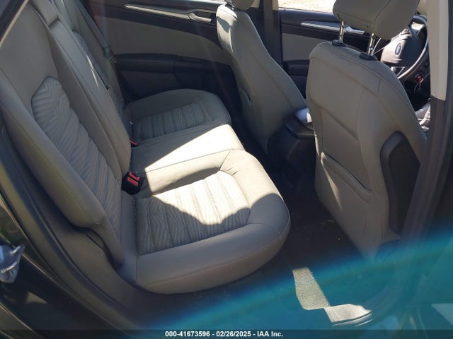 1FA6P0G75G5102048 Ford FUSION S