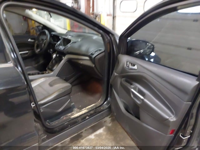 1FMCU9G9XFUA70029 Ford ESCAPE SE