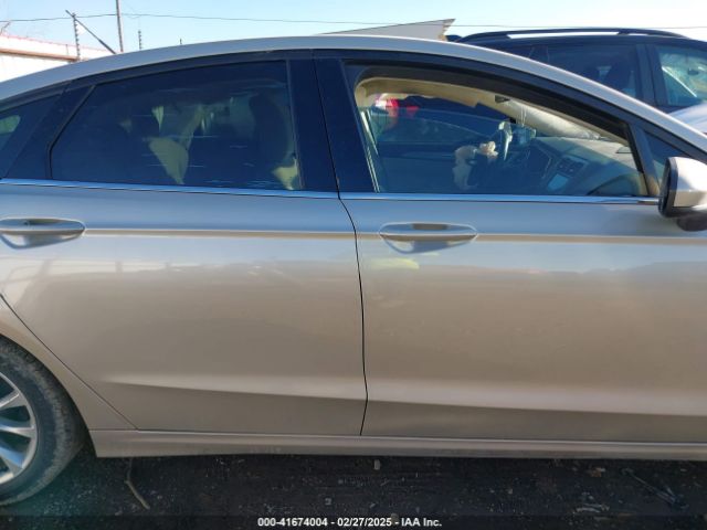 3FA6P0HD8HR273525 Ford FUSION SE