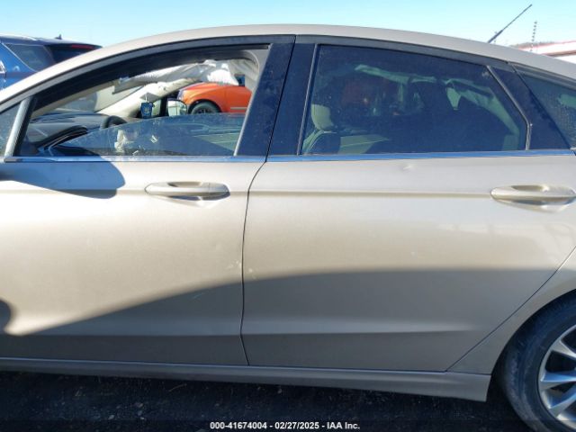 3FA6P0HD8HR273525 Ford FUSION SE