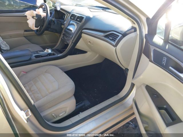 3FA6P0HD8HR273525 Ford FUSION SE