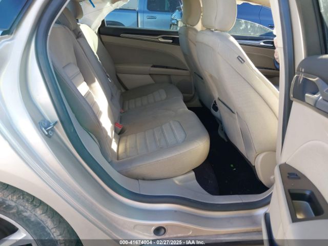 3FA6P0HD8HR273525 Ford FUSION SE
