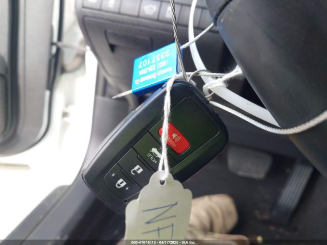 4T1T11AK6NU043253 Toyota CAMRY SE