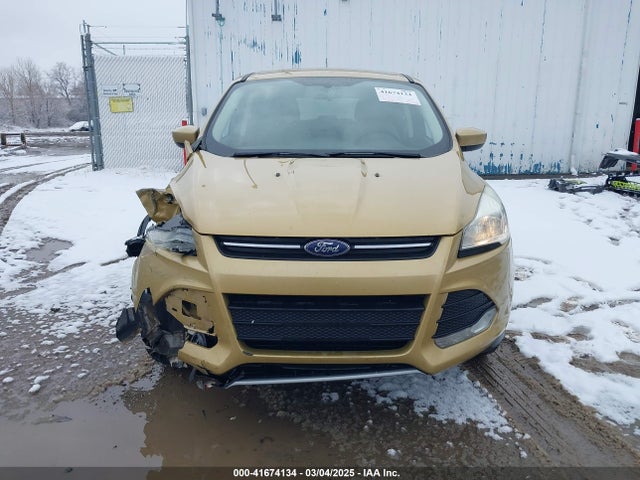 1FMCU9GX4EUE01300 Ford ESCAPE SE
