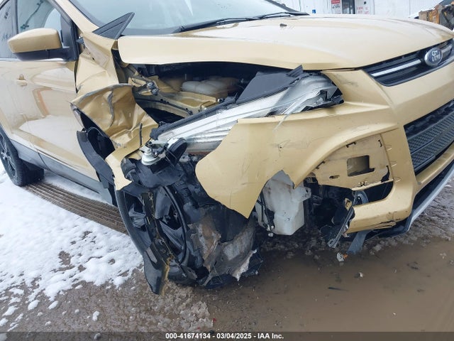 1FMCU9GX4EUE01300 Ford ESCAPE SE