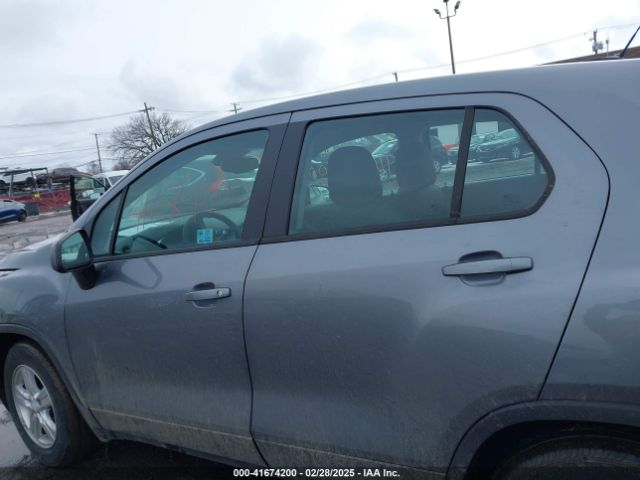 3GNCJKSB9LL307556 Chevrolet Trax Fwd Ls