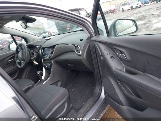 3GNCJKSB9LL307556 Chevrolet Trax Fwd Ls