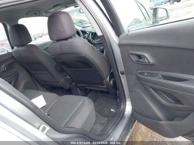 3GNCJKSB9LL307556 Chevrolet Trax Fwd Ls