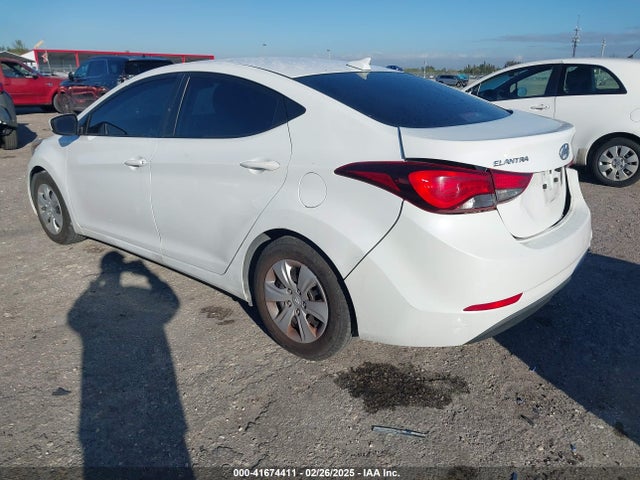 5NPDH4AE3GH685460 Hyundai ELANTRA SE