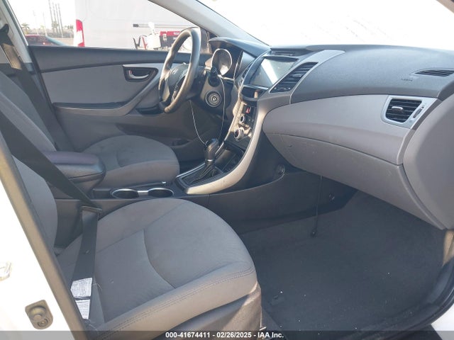 5NPDH4AE3GH685460 Hyundai ELANTRA SE