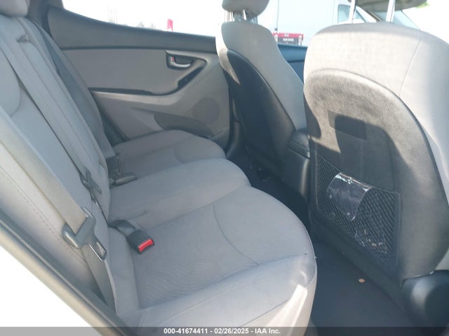 5NPDH4AE3GH685460 Hyundai ELANTRA SE