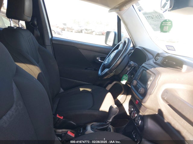 ZACCJABT0GPE15699 Jeep Renegade Latitude