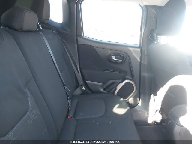ZACCJABT0GPE15699 Jeep Renegade Latitude