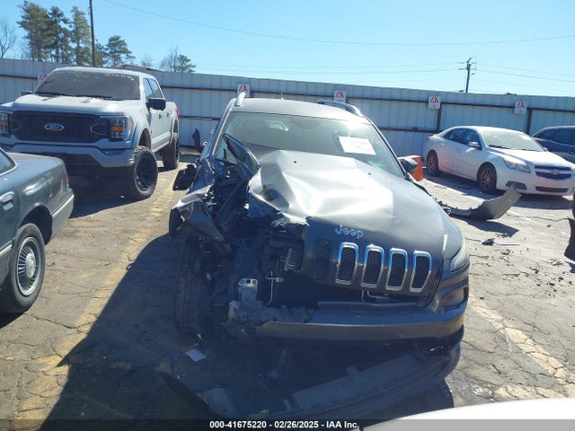1C4PJLCB1EW153825 Jeep Cherokee Latitude