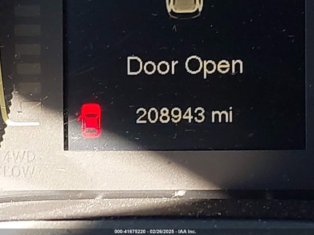 1C4PJLCB1EW153825 Jeep Cherokee Latitude