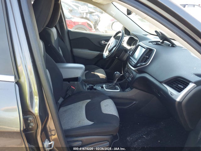 1C4PJLCB1EW153825 Jeep Cherokee Latitude
