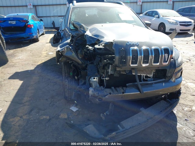 1C4PJLCB1EW153825 Jeep Cherokee Latitude