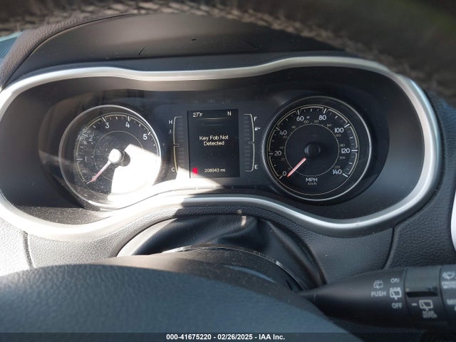 1C4PJLCB1EW153825 Jeep Cherokee Latitude