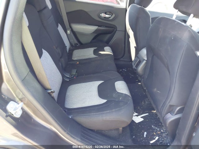 1C4PJLCB1EW153825 Jeep Cherokee Latitude