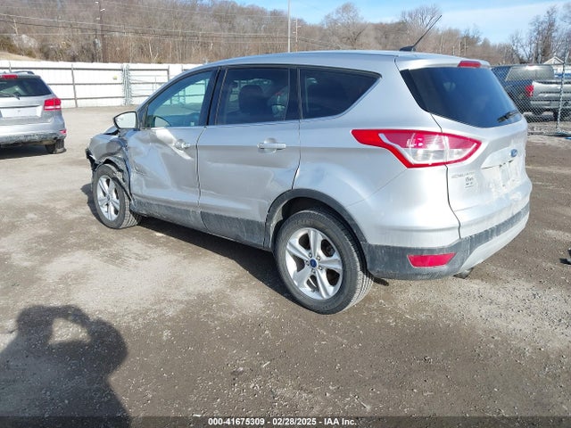 1FMCU0GX4GUA93124 Ford ESCAPE SE