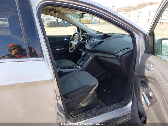 1FMCU0GX4GUA93124 Ford ESCAPE SE