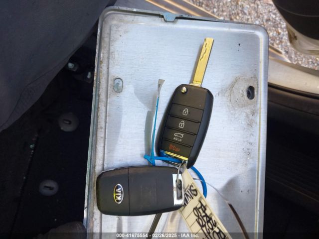 3KPA24AD8ME403664 KIA RIO S